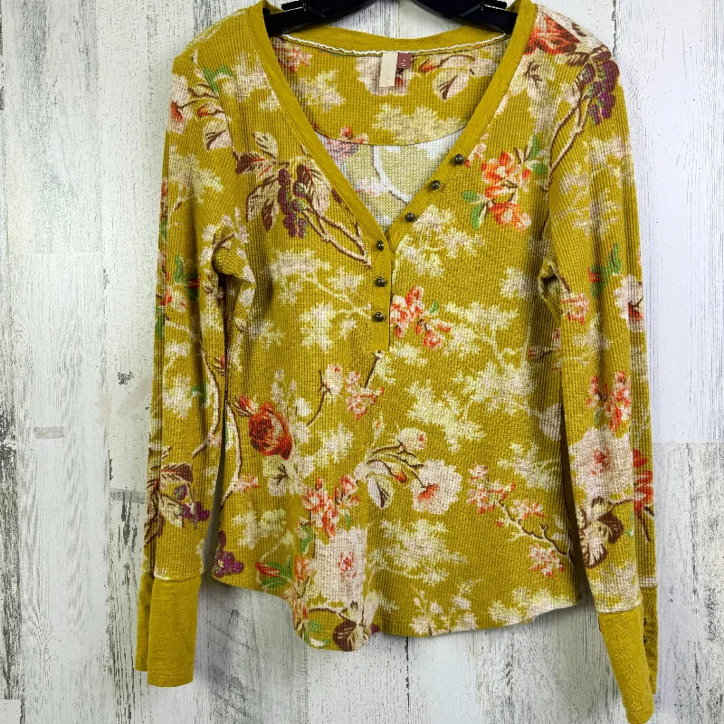 Women's Blouse with Lapel CollarTop Long Sleeve By Pilcro In Yellow, Size: L